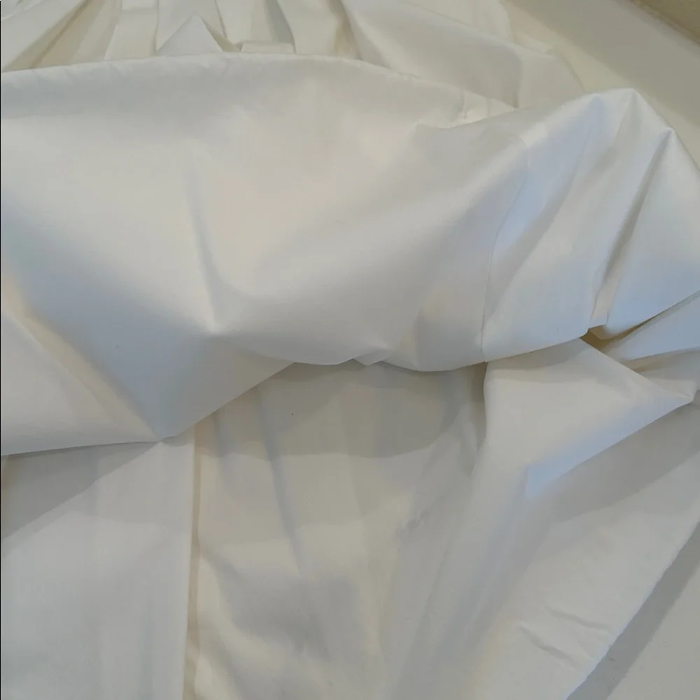 New Elie Tahari White A-Line Skirt. Size 4.